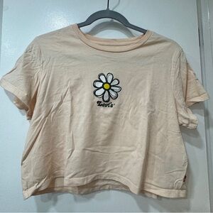 Levi’s Daisy Cropped Tee - Peach Pink - Size M - Gently Used!